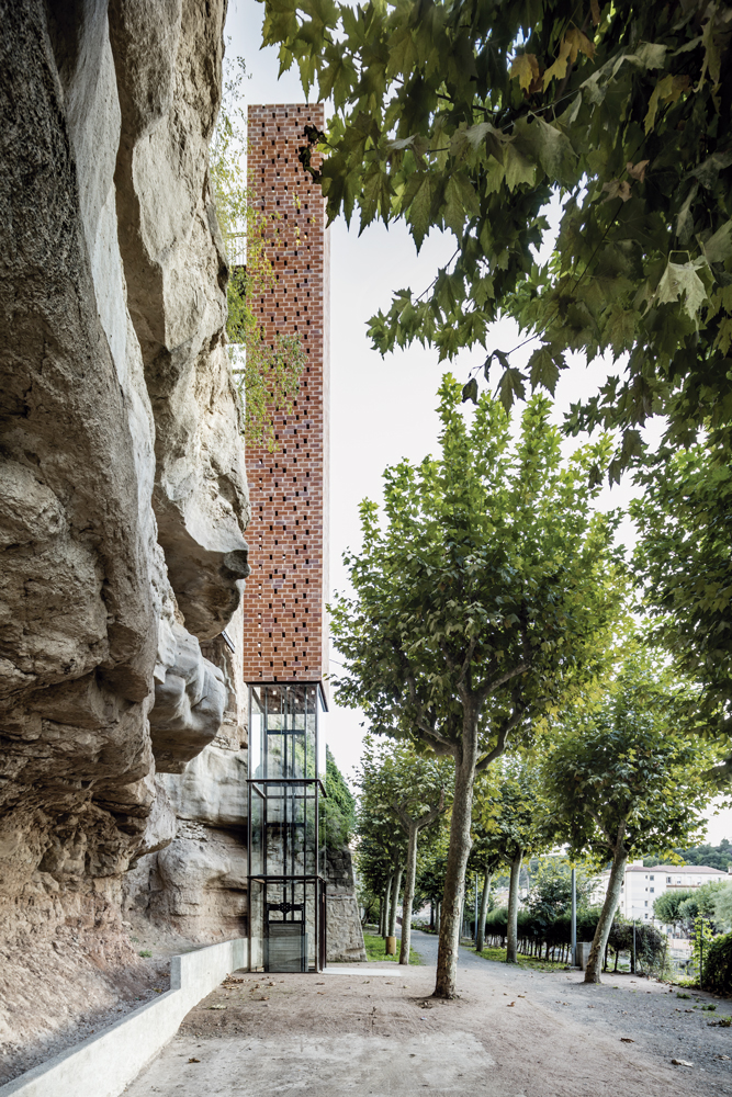 問題有 GAUDI EL JARDI DELS GUERRERS FOTOGRAFIES MANEL